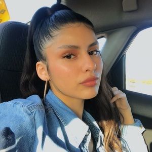 Meet your Posher, Clarissa